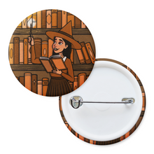 Laden Sie das Bild in den Galerie-Viewer, Zaubernde Hexe | Geisterbibliothek | Pinback-Abzeichen-Schaltfläche
