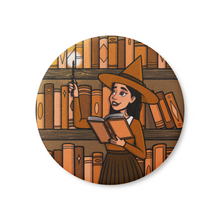 Laden Sie das Bild in den Galerie-Viewer, Zaubernde Hexe | Geisterbibliothek | Pinback-Abzeichen-Schaltfläche