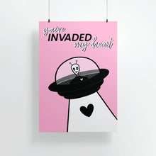 Laden Sie das Bild in den Galerie-Viewer, "Heart Invader" Valentine's Day Alien | Art Print - Scaredy Cat Studio