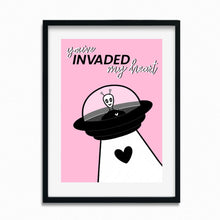 Laden Sie das Bild in den Galerie-Viewer, "Heart Invader" Valentine's Day Alien | Art Print - Scaredy Cat Studio